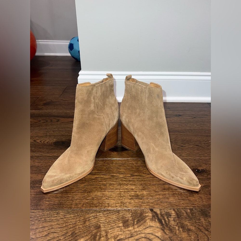 ⚡️ FLASH SALE ⚡️ Marc Fisher Chelsea Boot